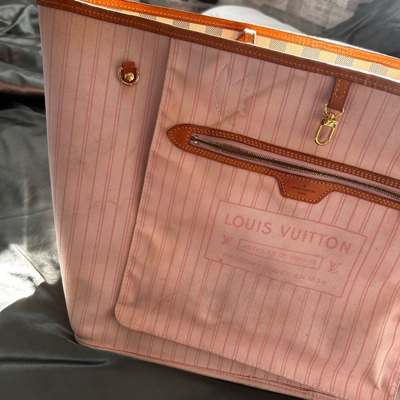 Louis Vuitton, 2022 - Picture 9 of 9